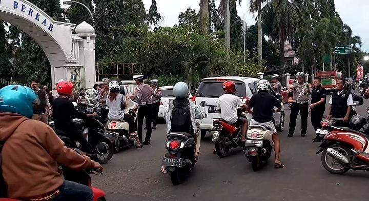 Rajia pajak kendaraan di alun-alun Pandeglang, Jumat 24/01/2025 foto:istimewa